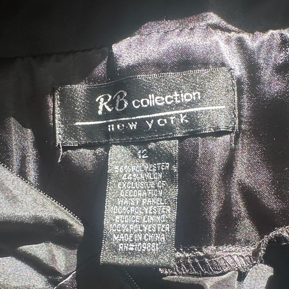 Elegant Black Floral Dress - Picture 15 of 16